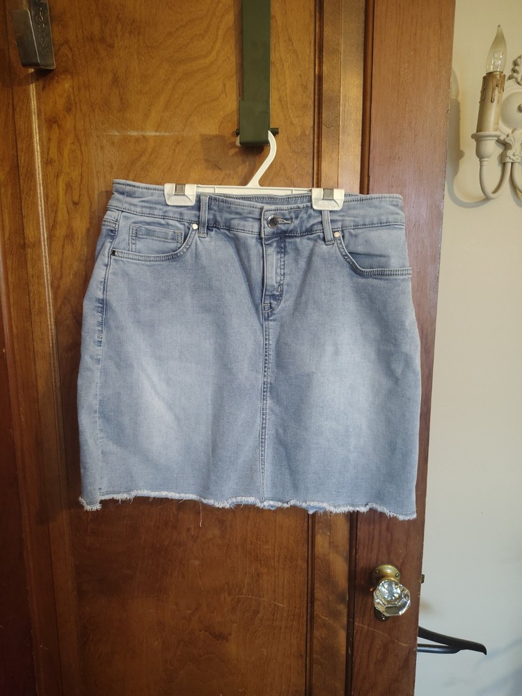 Tommy Bahama Womens Size 10 Light Wash Denim Skirt With Pockets Raw Edge