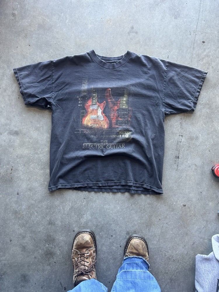 Vintage 90s Y2K Thrashed Faded Electric Guitar Graphic T Shirt XL