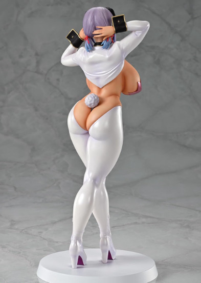 Q-six official Ami-chan Reverse Bunny Tanned Ver. 1/5 Figure 32cm by Iku japan