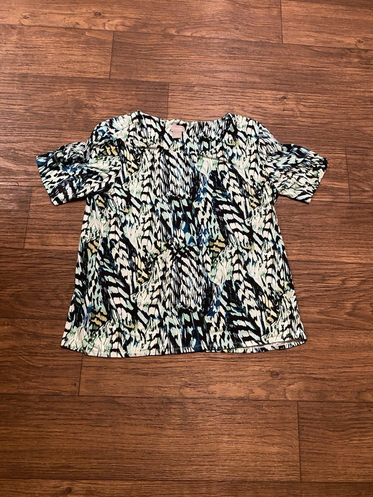 Chico’s Women Top Green Short Sleeve Round Neck Green And White abstract print 3