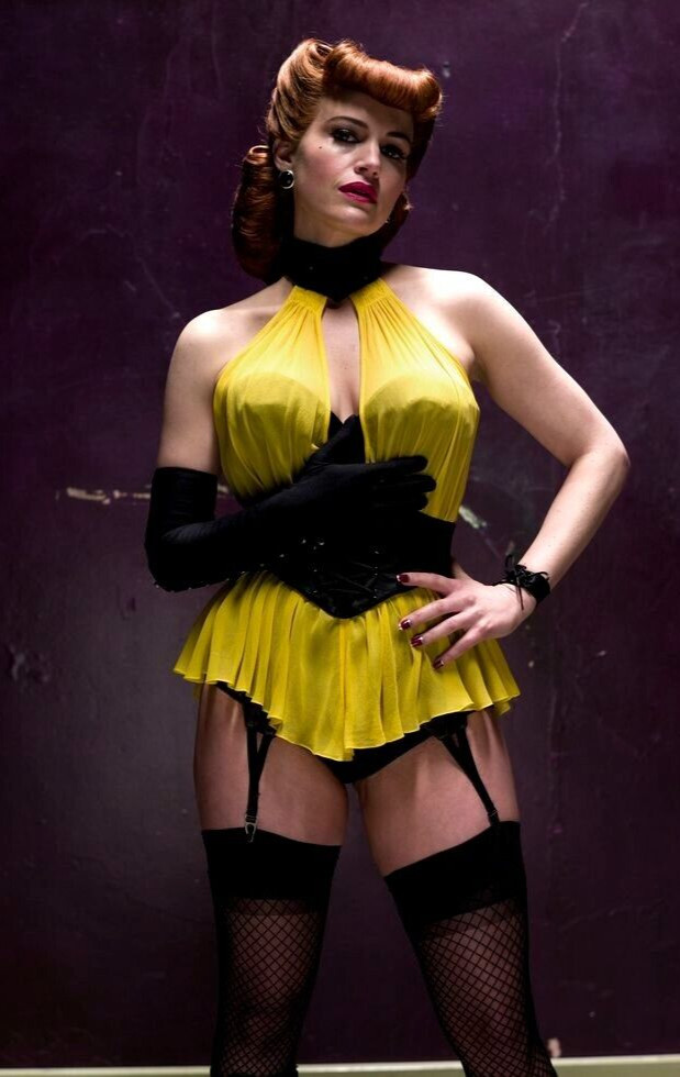 Carla Gugino in an 11