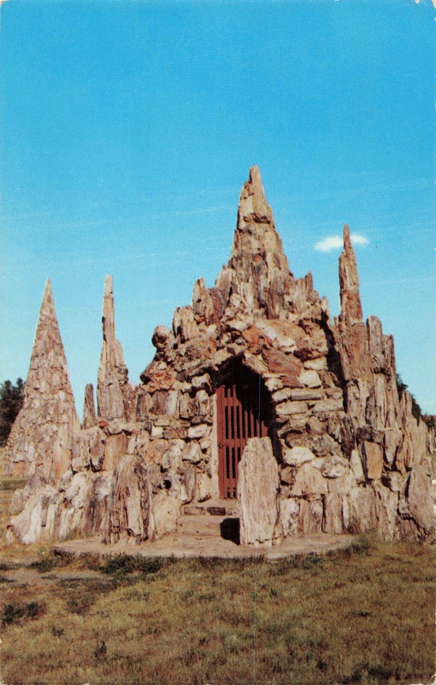 Petrified Wood Castle, Park - Lemmon South Dakota SD - Postcard