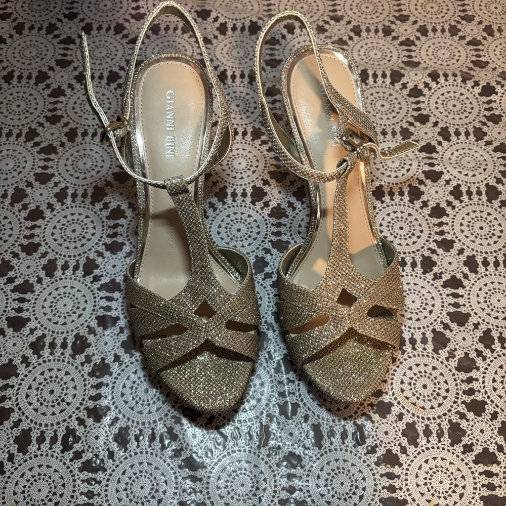 Gianni bini Gold Sandals with Elegant Strappy Design size 8.5