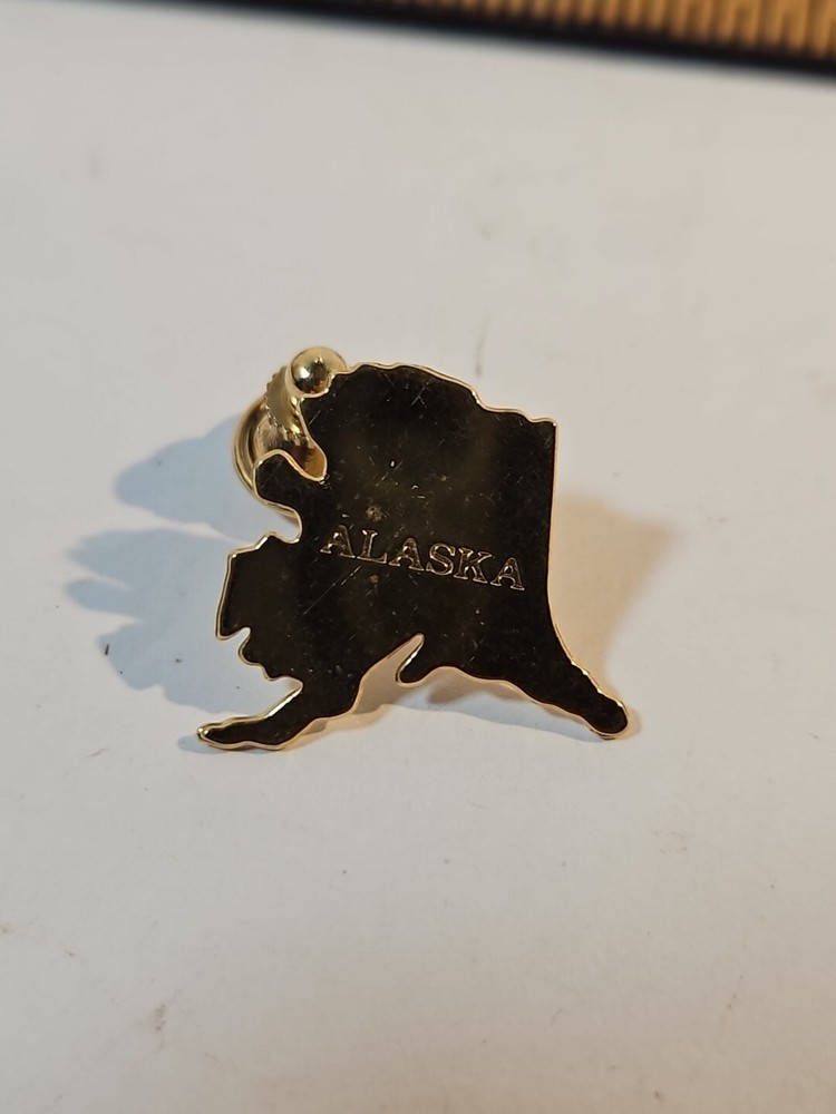 Gold Tone Alaska State Shape Lapel Hat Pin Pinback Avon P2