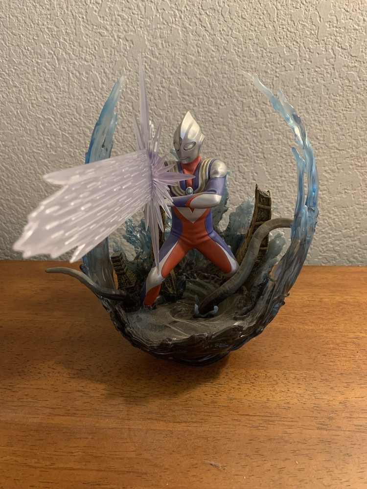 Bandai Ultraman ZERO Ultraman Tiga Multi Type Figure