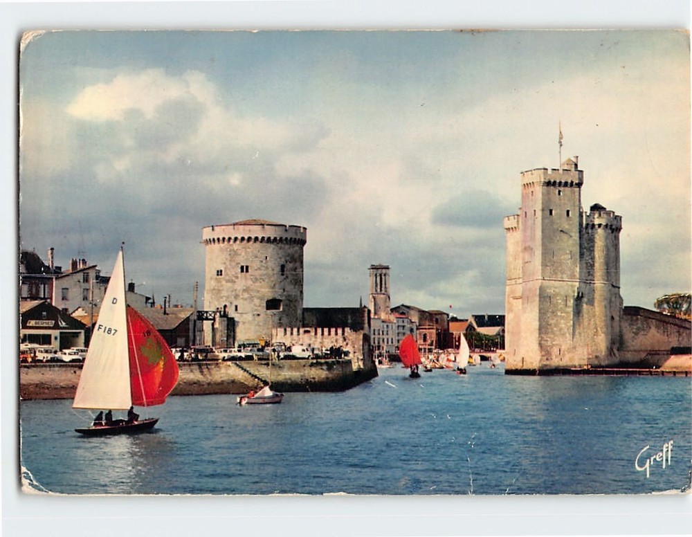 Postcard Sortie du port Tour St. Nicolas La Rochelle France