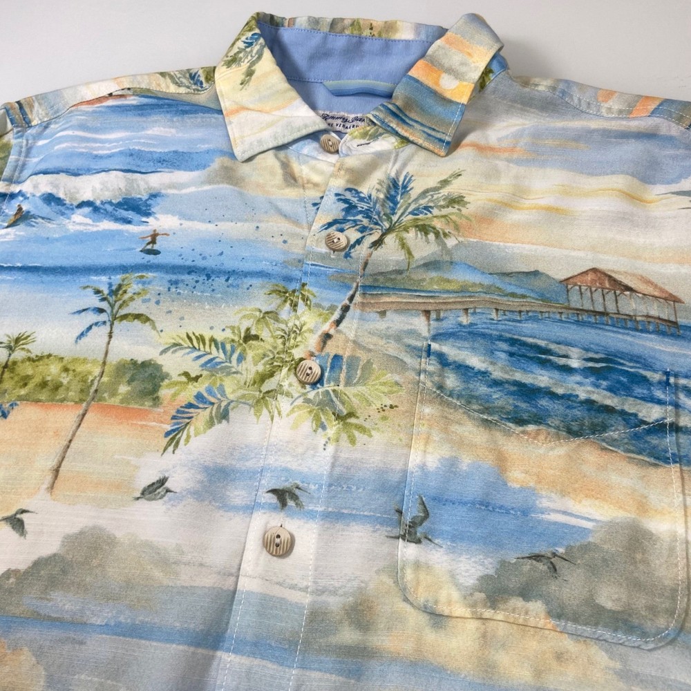 Tommy Bahama The Veracruz Cay Mens Med Button Up Shirt Tropical Beach Scene