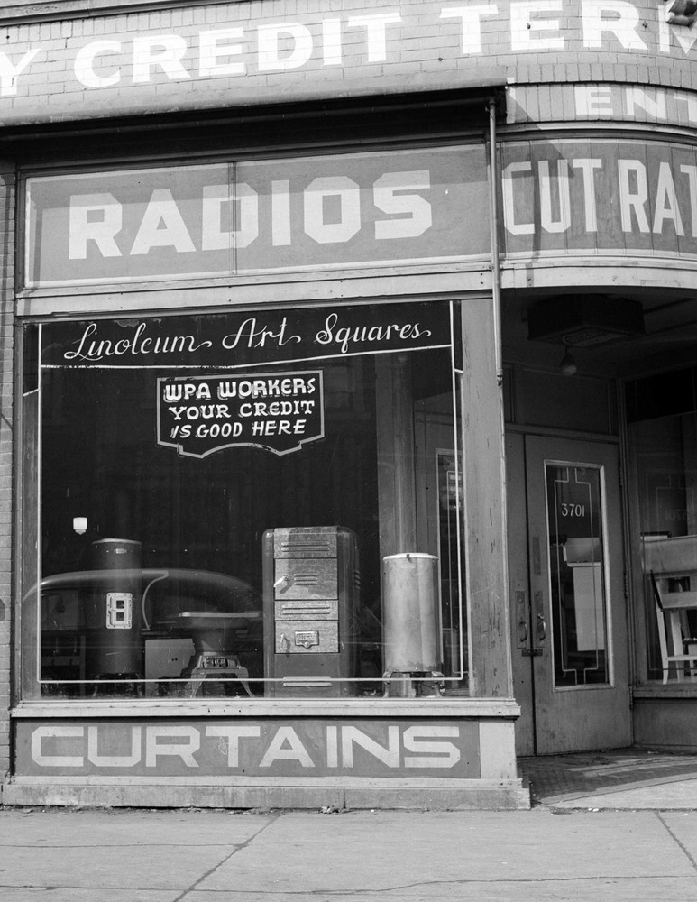 1942 Radio Store, Detroit, Michigan Vintage Old Photo 8.5