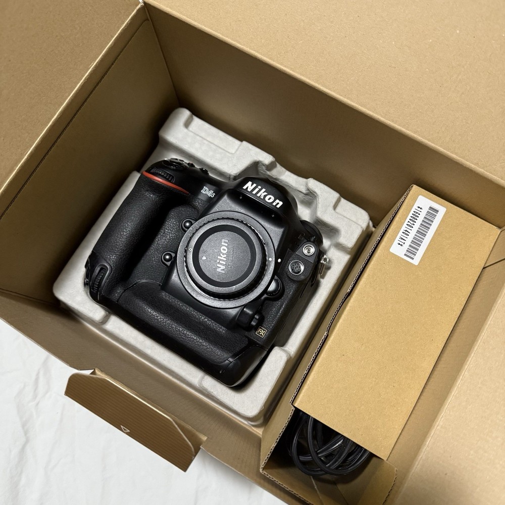 Nikon D4S Digital SLR Camera Body 16.2MP Shutter Count 207K 64GB XQD