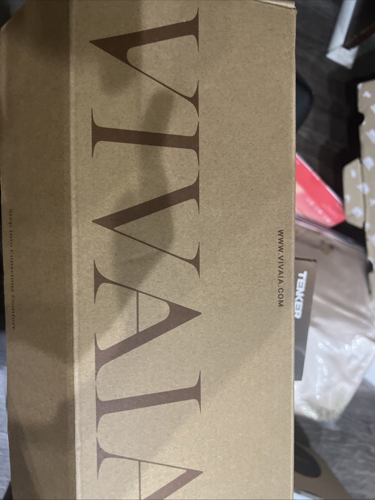 Vivaia Tamia Mary Jane Flats Size 7 NEW