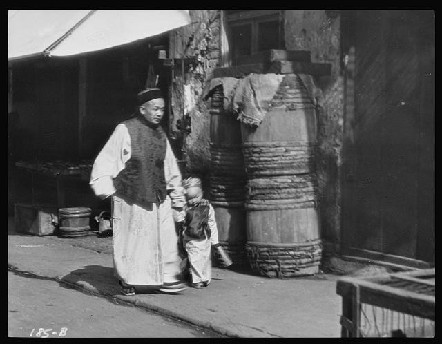 Photo:San Francisco Chinatown CA 1900s Chinese Man Child Street Scene