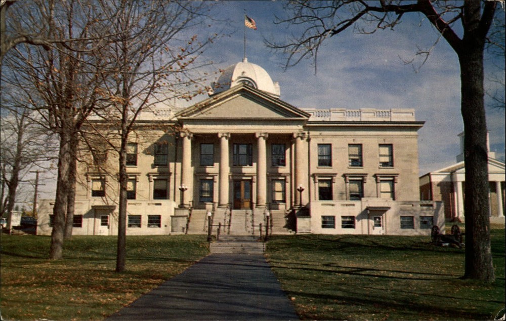 New York Monticello Sullivan County Court House ~ 1950s-60s postcard sku643