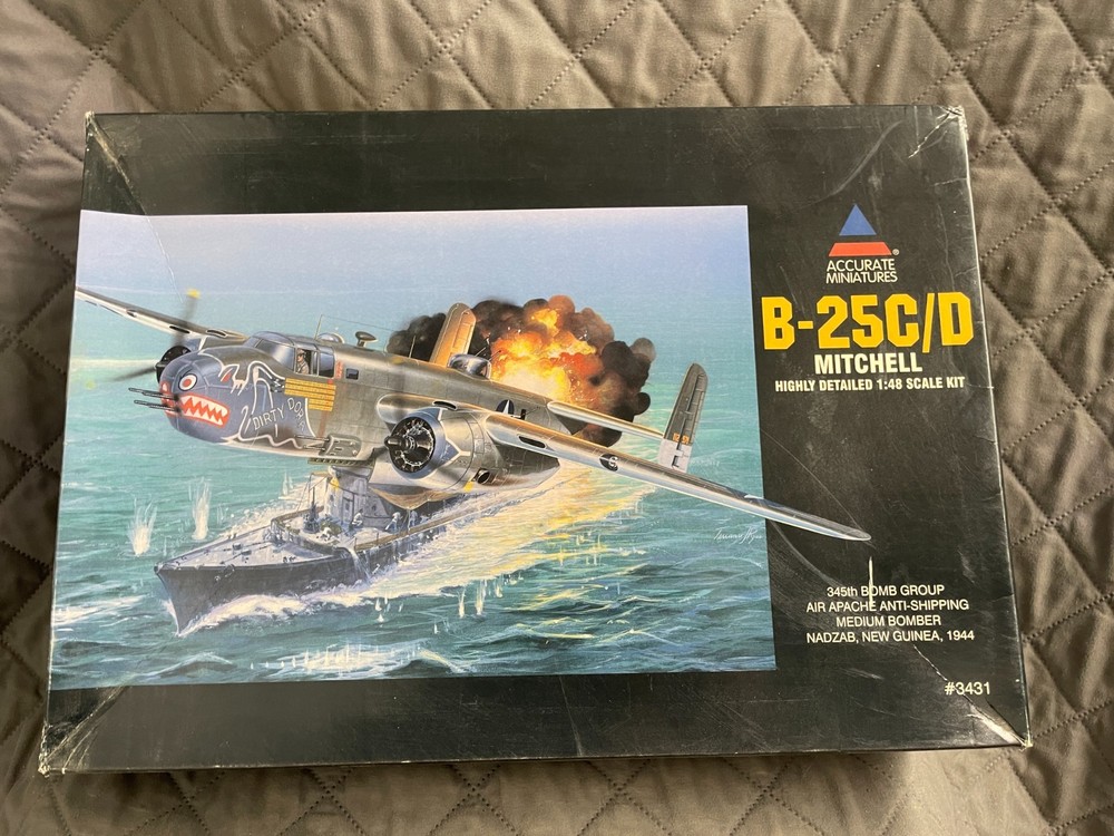 Accurate Miniatures 3431 B-25C/D Mitchell 1/48 Scale Plastic Model Kit #3431-image
