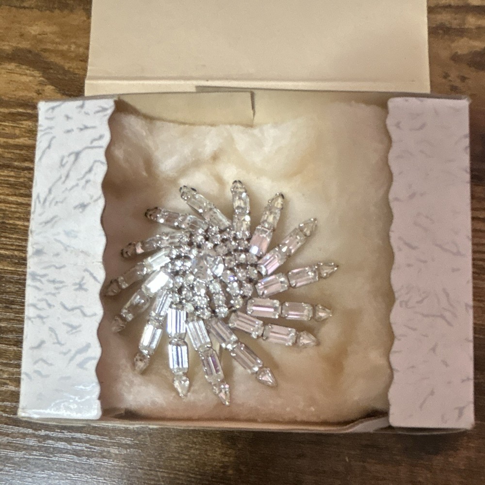 Silver Tone Clear Crystal Rhinestone Sunburst Cluster Brooch Pin