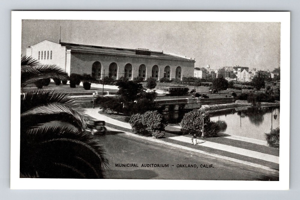 Oakland CA-California, Panoramic Municipal Auditorium, Vintage Postcard