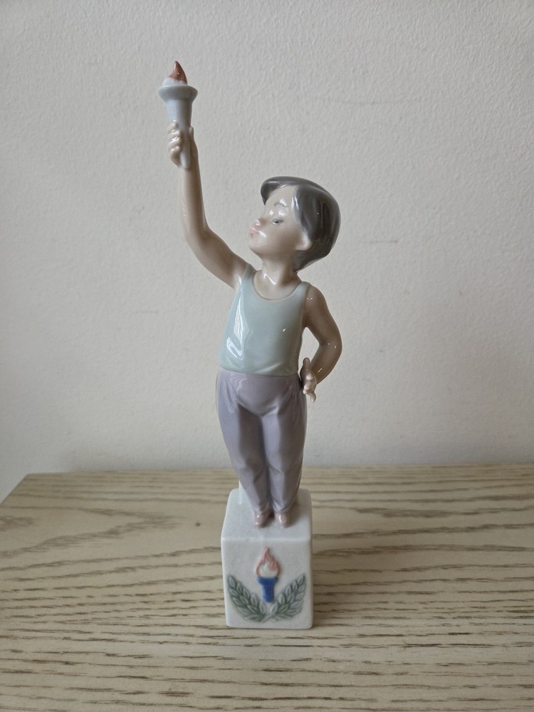 Vintage LLADRO 10-inch Olympic Torch Child Porcelain Figurine Barcelona 05870