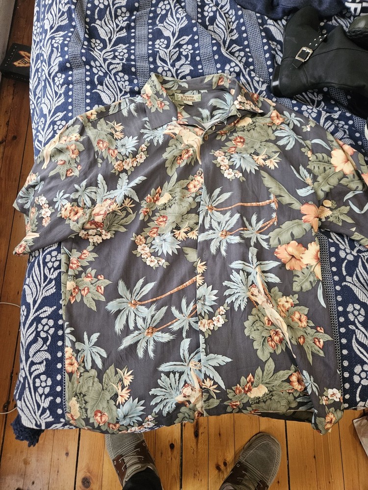 TOMMY BAHAMA Men's L Aloha Hawaiian Camp Shirt 100% Silk Black Gray Tropical