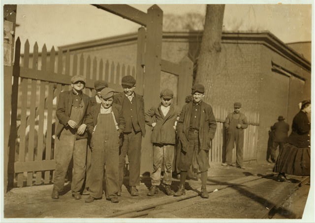 Dwight Manufacturing Company,Chicopee,Massachusetts,Child Labor,Lewis W. Hine 1