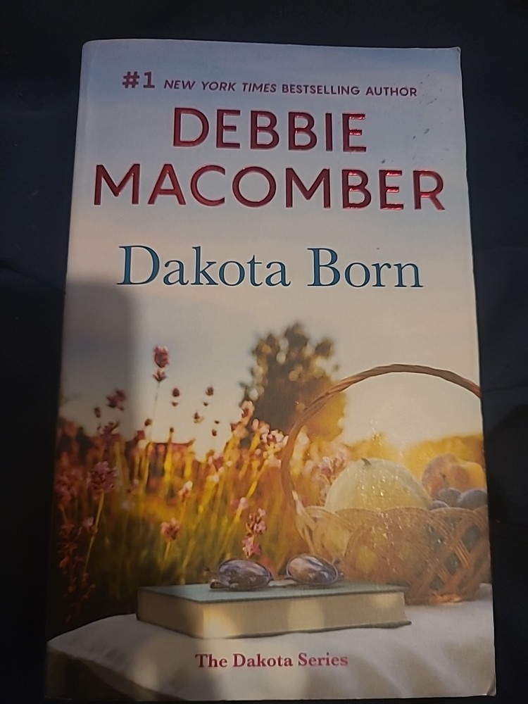 Dakota Born : A Novel by Debbie Macomber (2023, Mass Market)