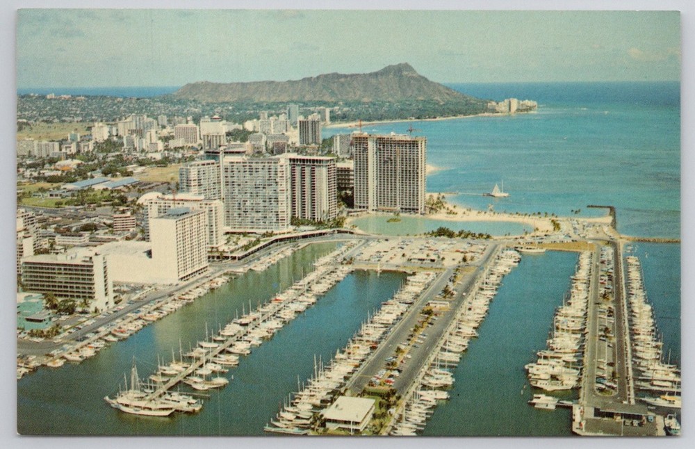 Waikiki Honolulu Yacht Harbor Ilikai Hotel Diamond Head Mirro-Krome Postcard