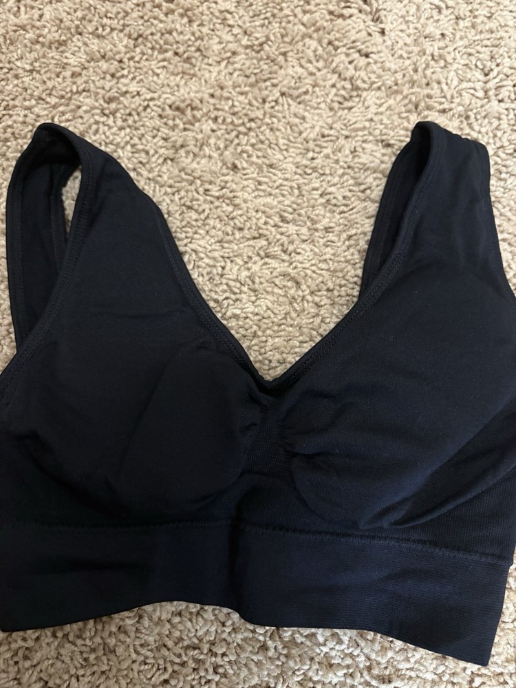 Women's Black Wireless Pullover Sports Bra Size S, Medium Support