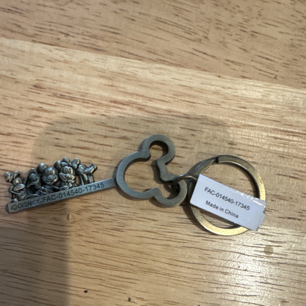 Disney Keychain Featuring Mickey Mouse, Minnie, Donald Duck, Goofy, Pluto