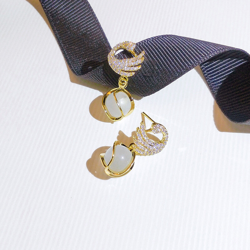 Fashion Sparkling Swan Crystal Swan Drop Pendant Earrings Women Exquisite Swea5