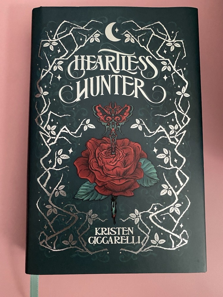 [Owlcrate] Heartless Hunter by Kristen Ciccarelli (signed,spredges) Crimson Moth