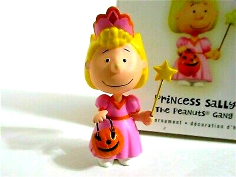 SNOOPY PEANUTS CHARLIE BROWN HALLMARK CHRISTMAS HALLOWEEN ORNAMENT SALLY 2009