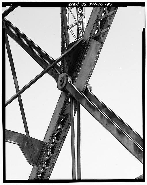 51. MID-PANEL CONNECTION DETAIL. VIEW EAST. - Memphis Bridge, Spanning