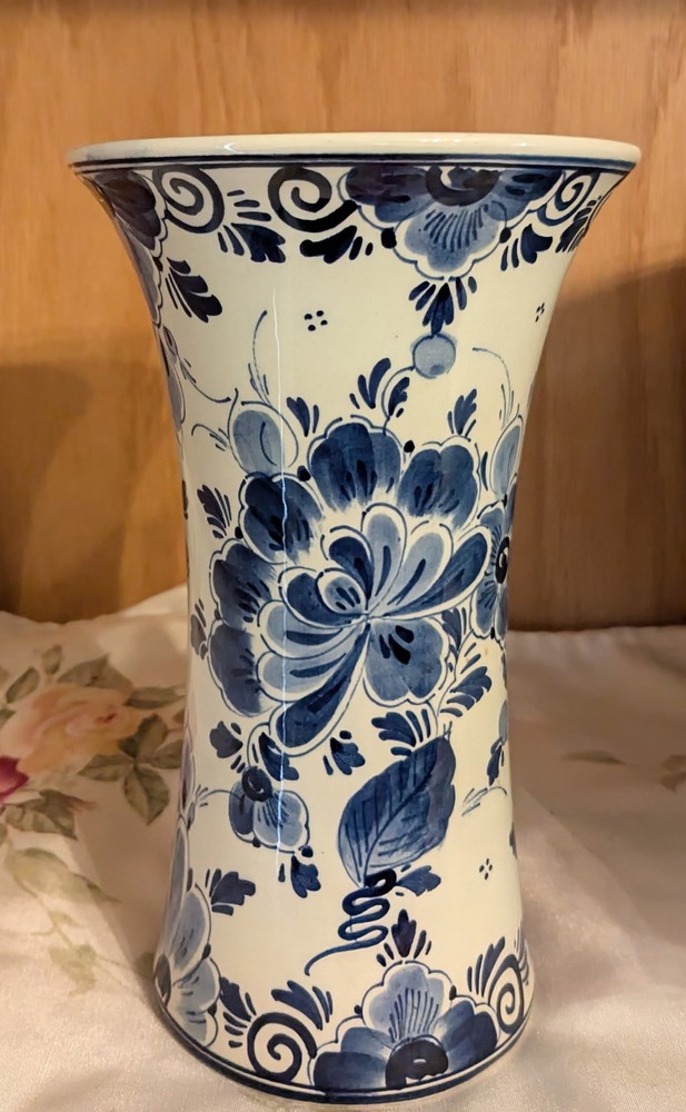 Regina Delft Blue & White Floral Ceramic Vase, Holland, MPN 109 7 in tall