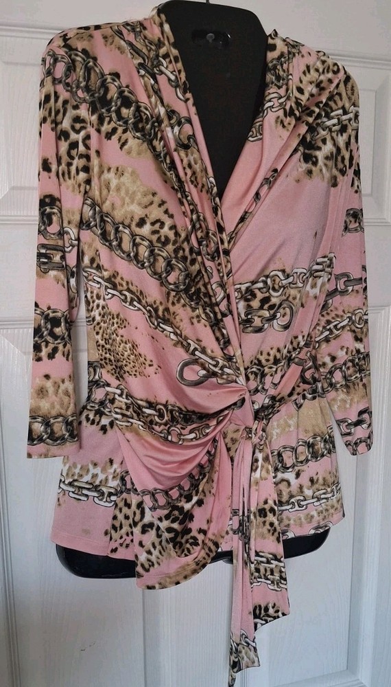Carmen Marc Valvo Status Print Wrap Top Size Small Pink Cheetah Chain Link