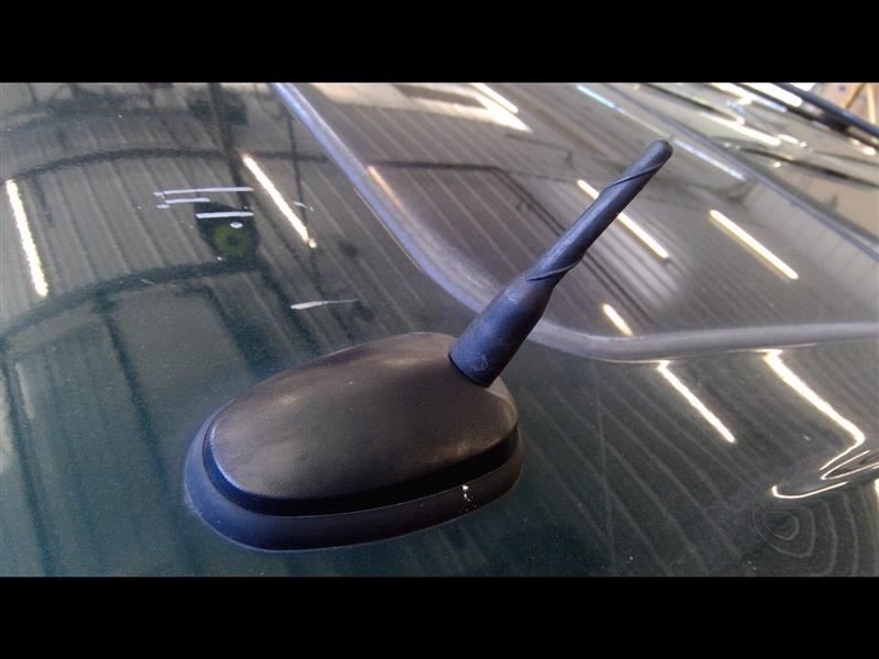 SUBURBN15 2004 Antenna 359445