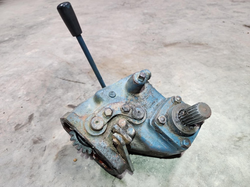 Kubota L1500 DT 4X4 Tractor- Transfer Case And Shift Handle