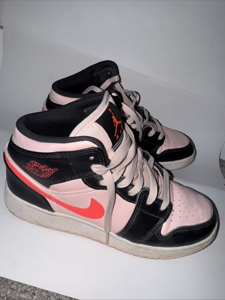 Pink And Black Nike High Tops. Size: 6 Women. Used. Good Quality And Shape!