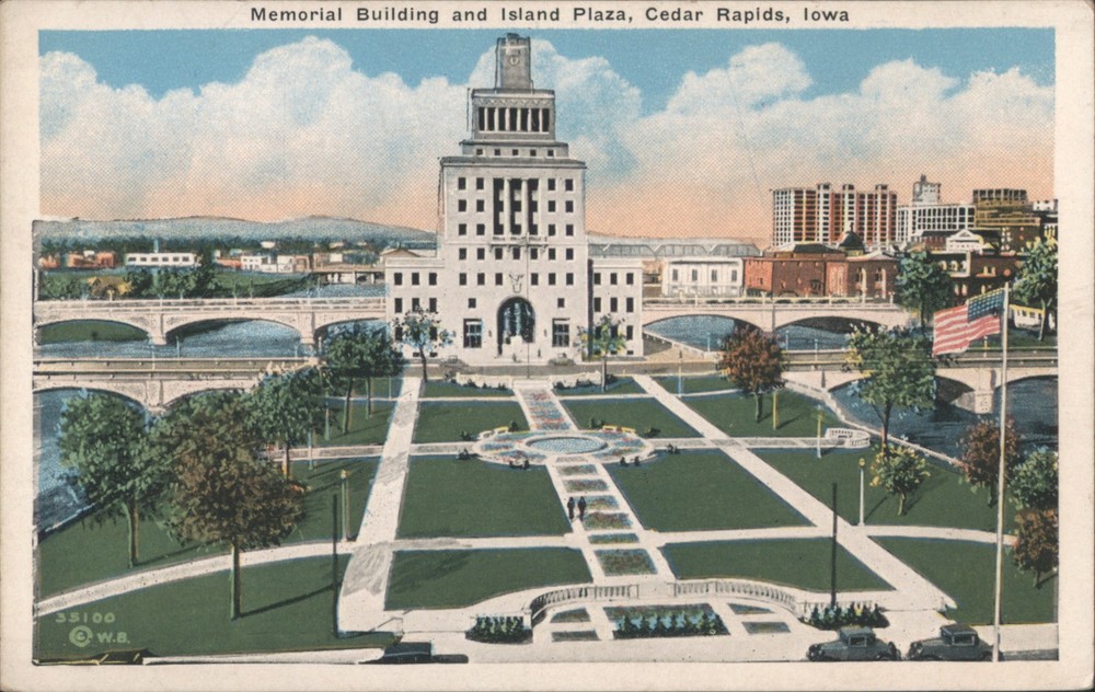 Cedar Rapids, Iowa IA Memorial Building Island Plaza Original Vintage Postcard