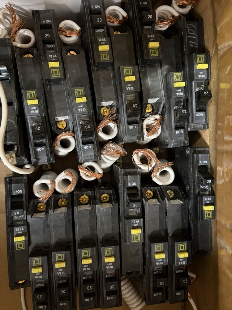 Square D QOB120GFI 20A GFCI Breaker 1 Pole 120V Bolt-On New Take Out