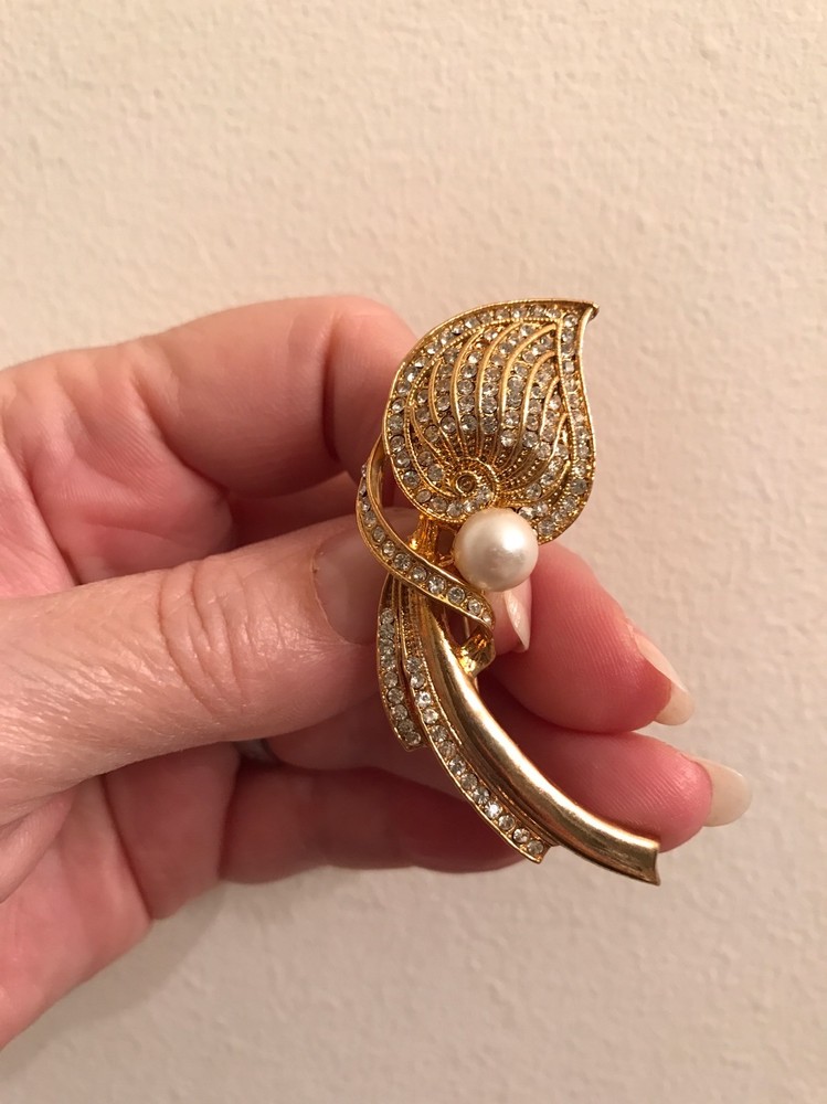 Vintage Leaf Rhinestone Brooch