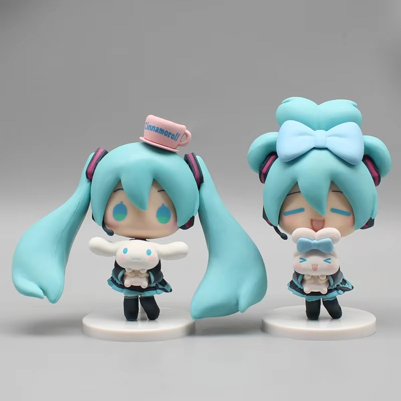 Hatsune Miku Anime Figurine Holding Cinnamoroll Bean Eyed Kawaii Children 1pcs