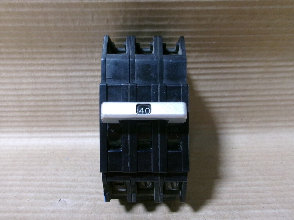 NEW Zinsco SYLVANIA Type Q-24 Q243040 3 Pole 40 Amp 240V Circuit Breaker NTO AK