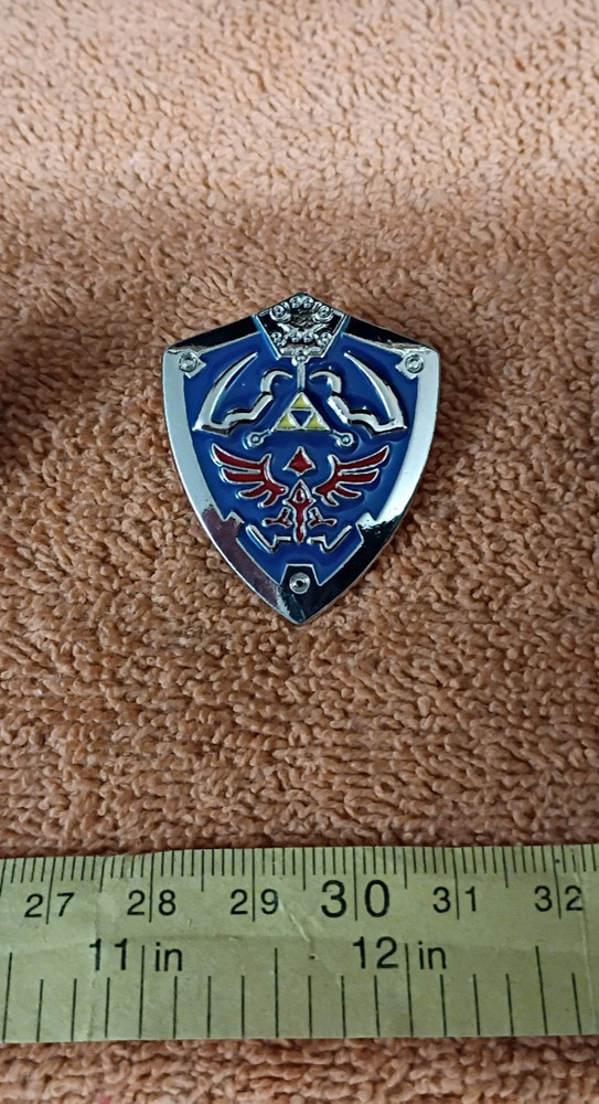 The Legend of Zelda LINK HYLIAN SHIELD PIN Metal Enamel Lapel Pins Master Sword