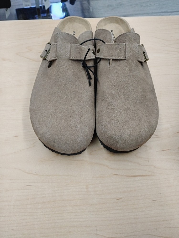 Khombu Men’s Damian Clogs. Durable Suede Taupe Color Size 10 New