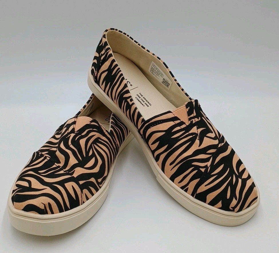 TOMS Women's Tiger Print Slip On Beige Black Casual Shoes Size 7 Great Condition
