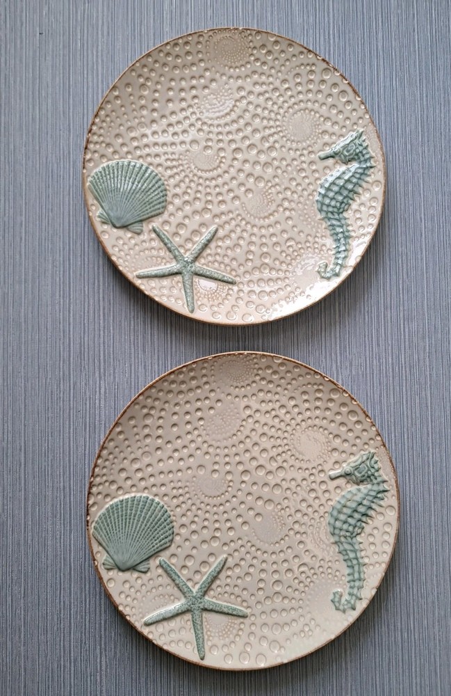 2 Cracker Barrel White Sands Coastal Dinner Plates Nautical Reef Shells Starfish
