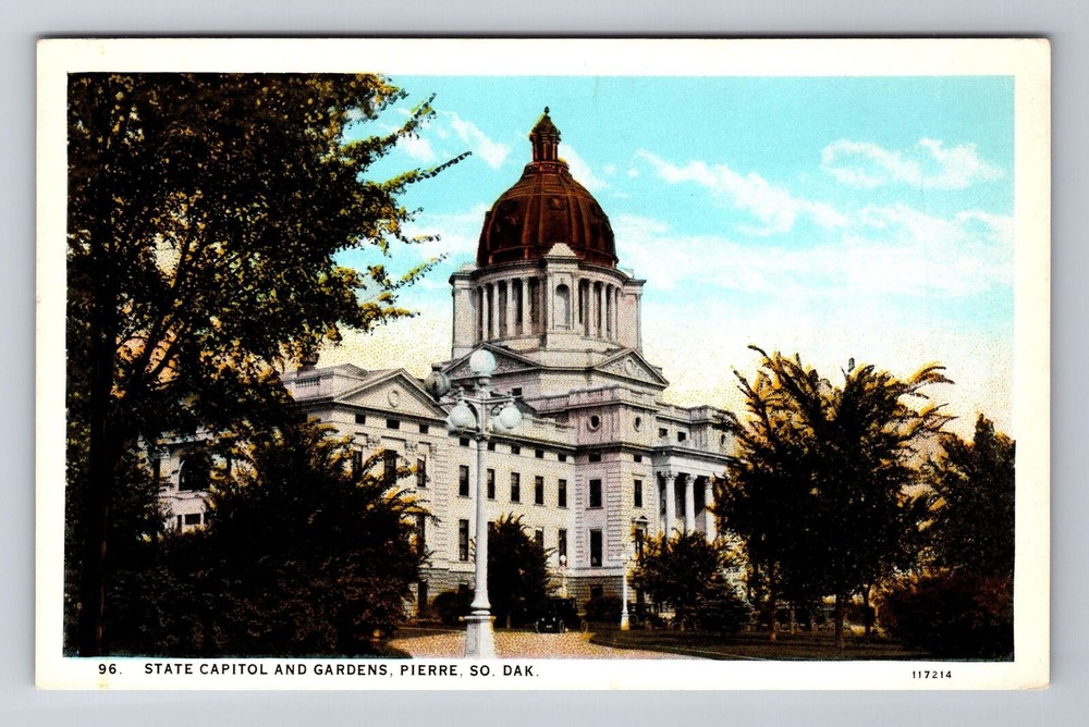 Pierre SD-South Dakota, State Capitol Building, Vintage Souvenir Postcard