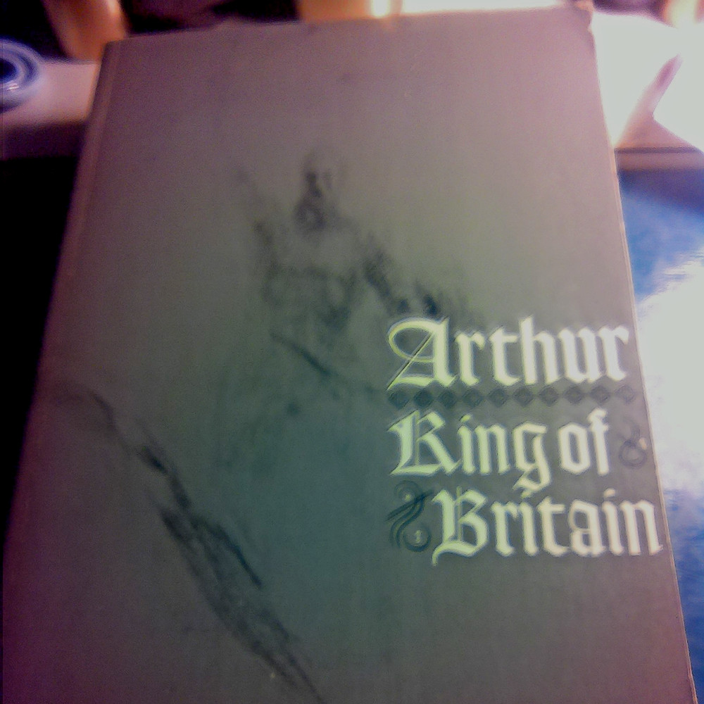ARTHUR:King of Britain NEAR PRISTINE PB Anth of Literature & Critique SEE PHOTOS