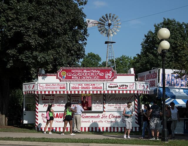 Photo:Des Moines Iowa State Fair 2016 Bauder's Ice Cream Booth Windmill