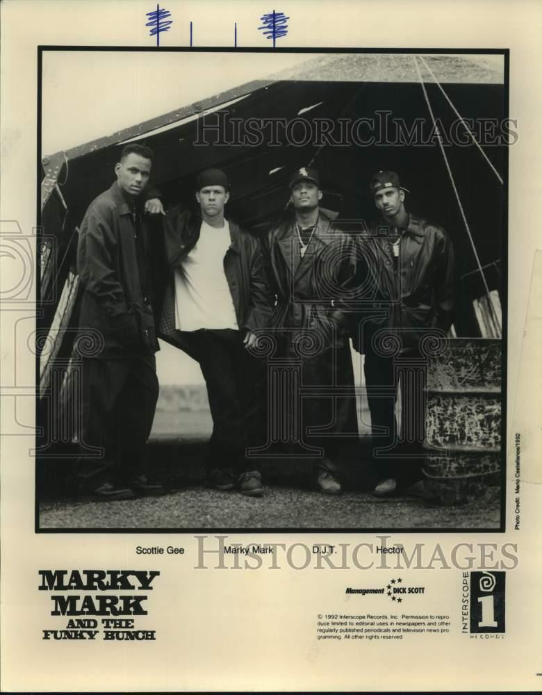 1992 Press Photo Scottie Gee with members of Marky Mark and the Funky Bunch