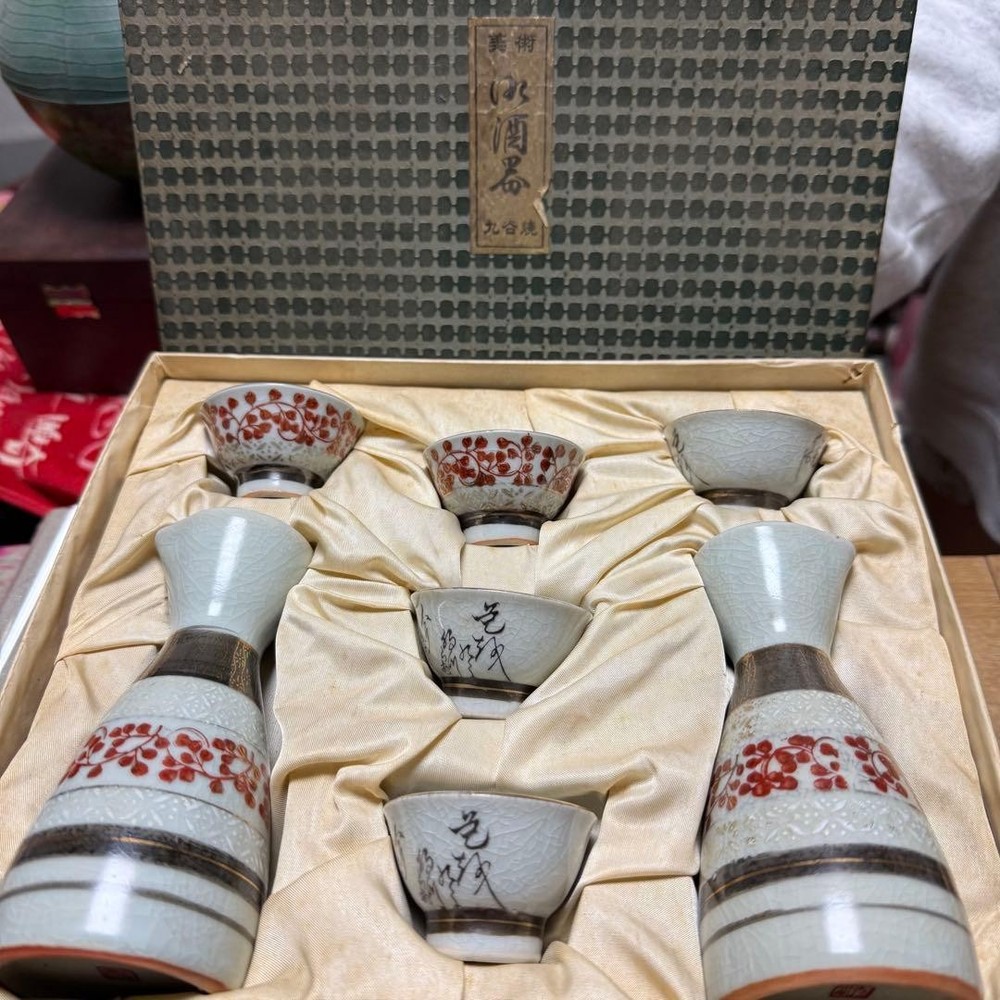 Kutani Ware Sake Set with 2 Tokkuri and 5 Cups in Gift Box Antique Style
