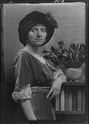 Photo:Bessie, Miss, portrait photograph, Hyanes
